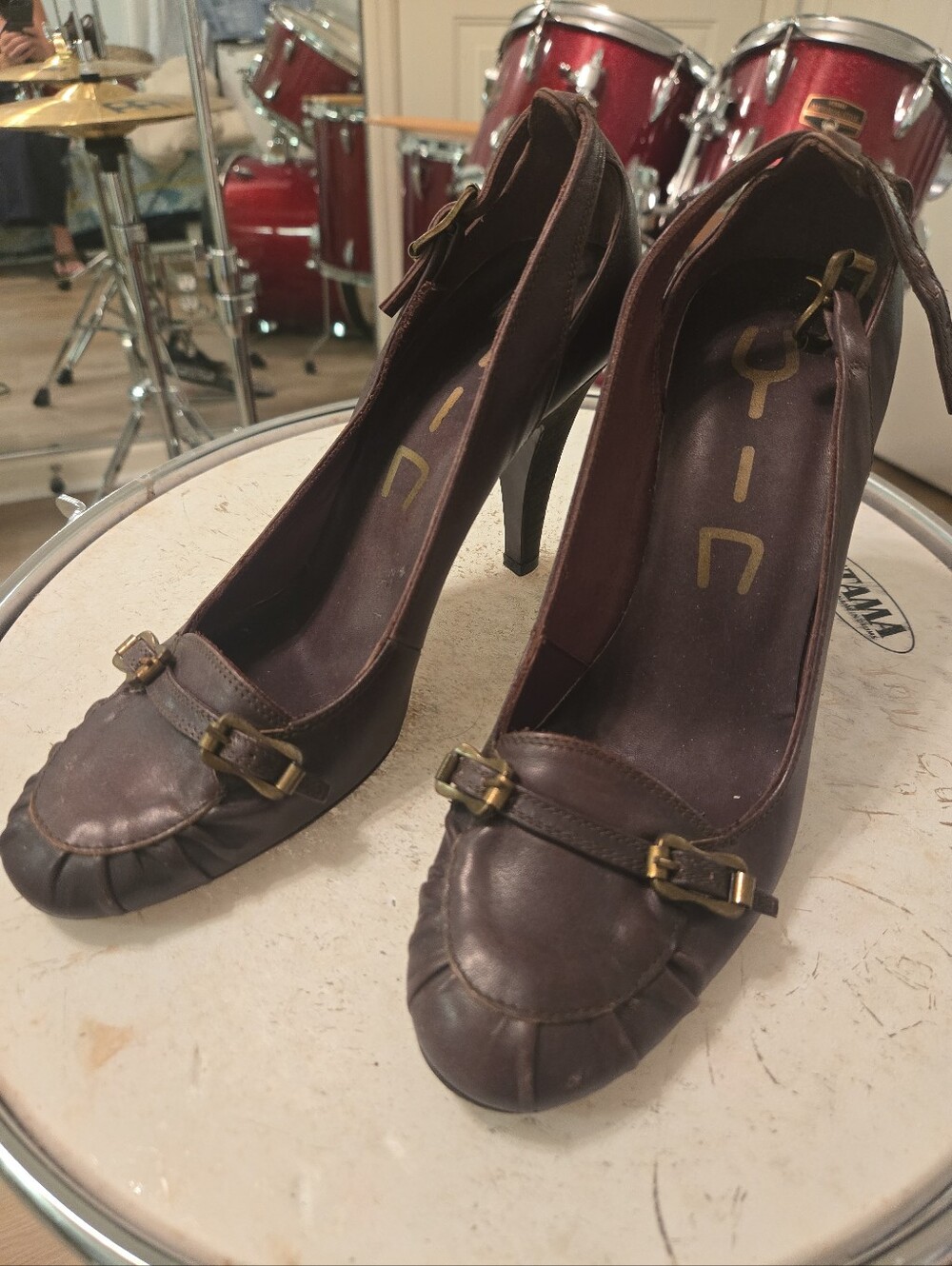 NEW YIN MADE IN ITALY brown Pump Woth Buckles Sz 39